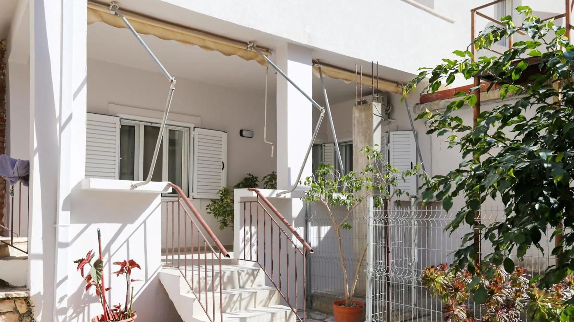 Apartment Colette'S Comfort Himare