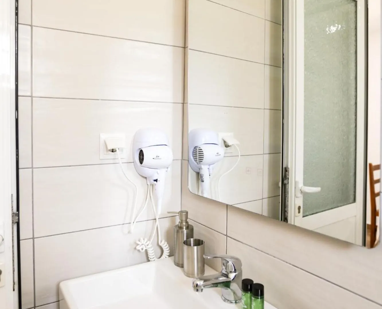 Colette'S Comfort Himare Apartment