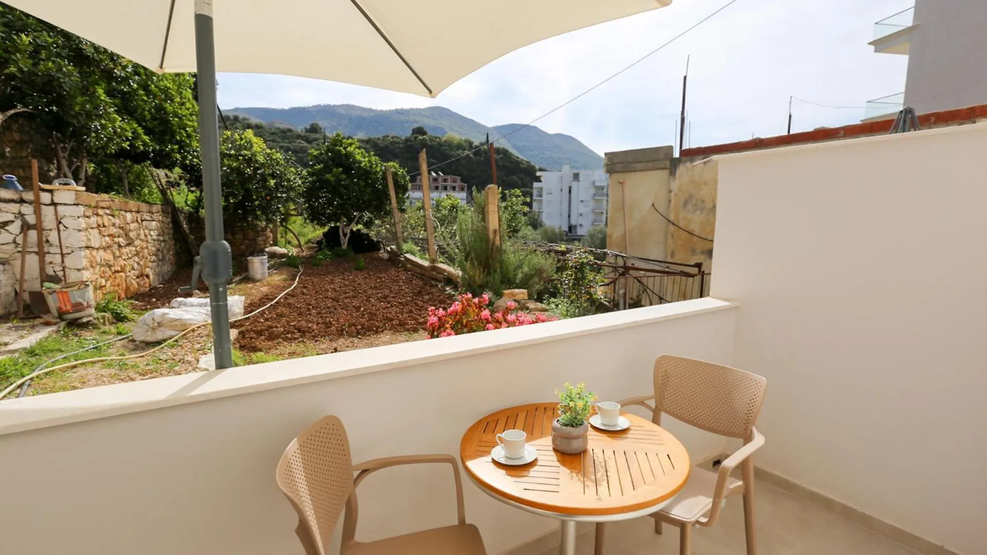 Colette'S Comfort Himare 0*,
