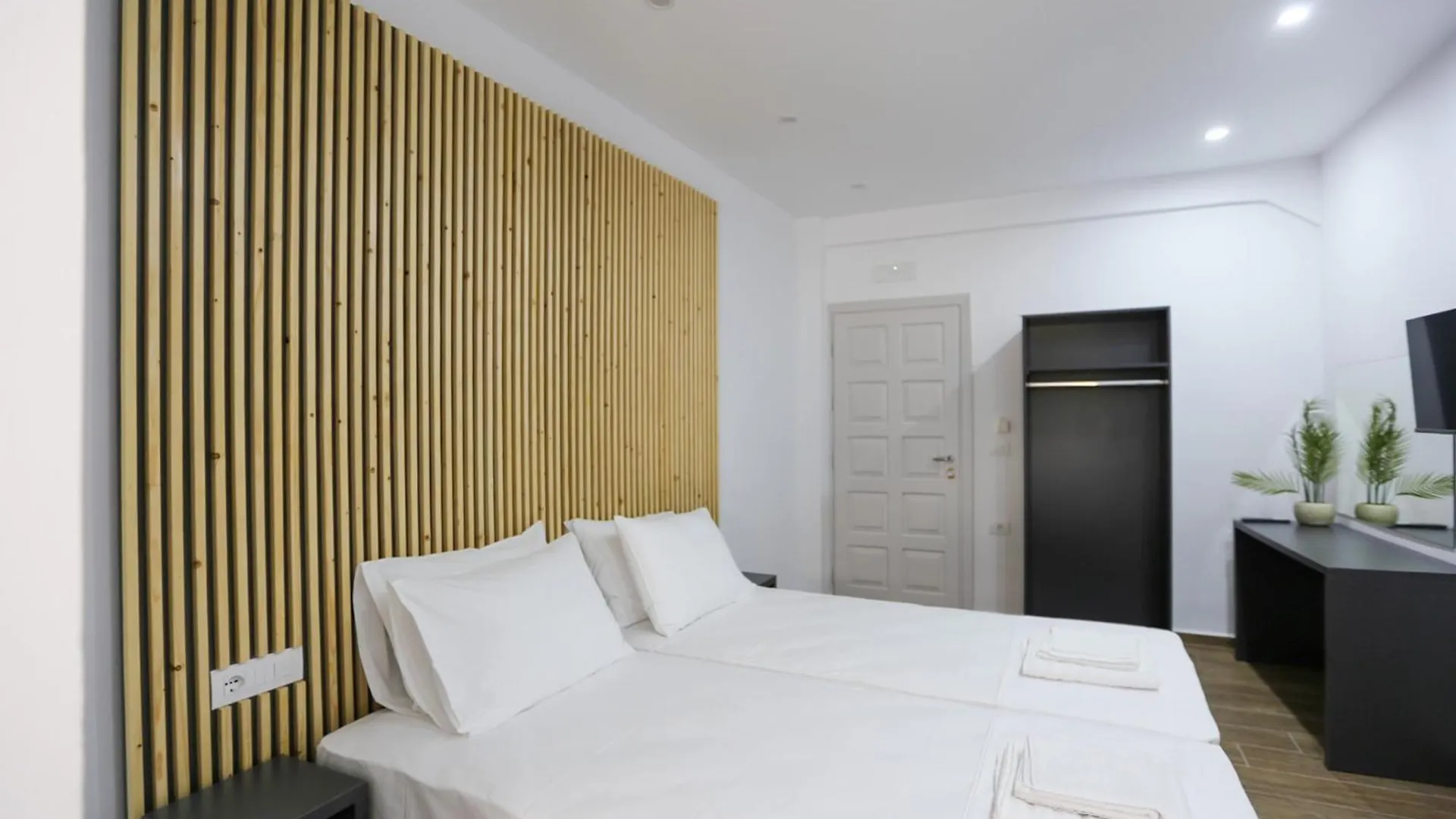 Colette'S Comfort Himare 0*,