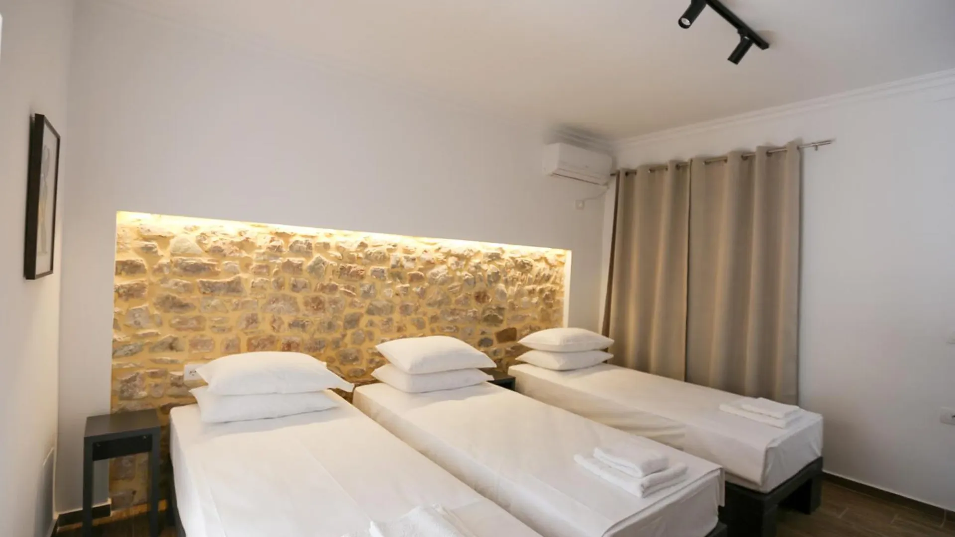 Colette'S Comfort Himare